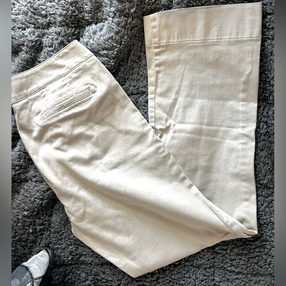Dockers Cream Stretch Comfort band Flare Pants 8 short